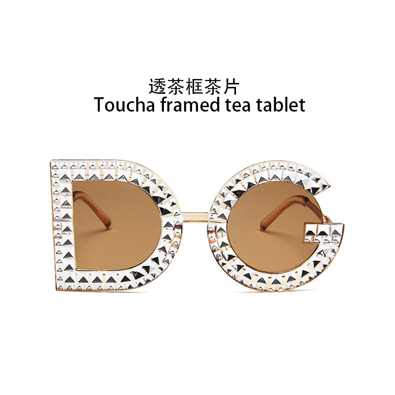 Trend Letter Sunglasses Female Oversized Sun Glasses Women Luxury Brand Spray Paint Diamond Frame Flash Shades Eyeglasses