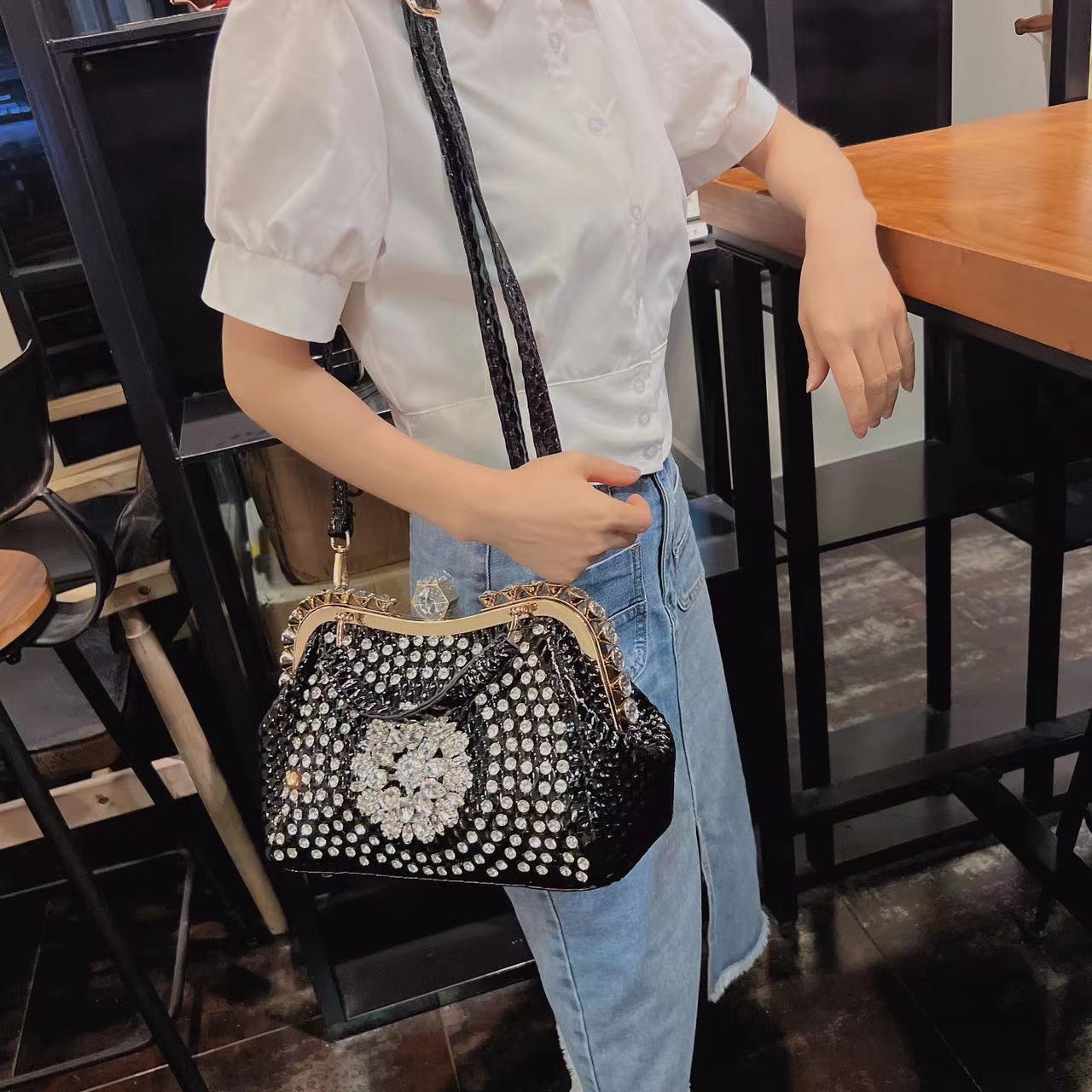 2022 New Luxury Fashion Diamonds Women&#39;s Handbags Leather Design Clip Rhinestone Bag Portable Tote Shoulder Messenger Bags - Executive-Skincare