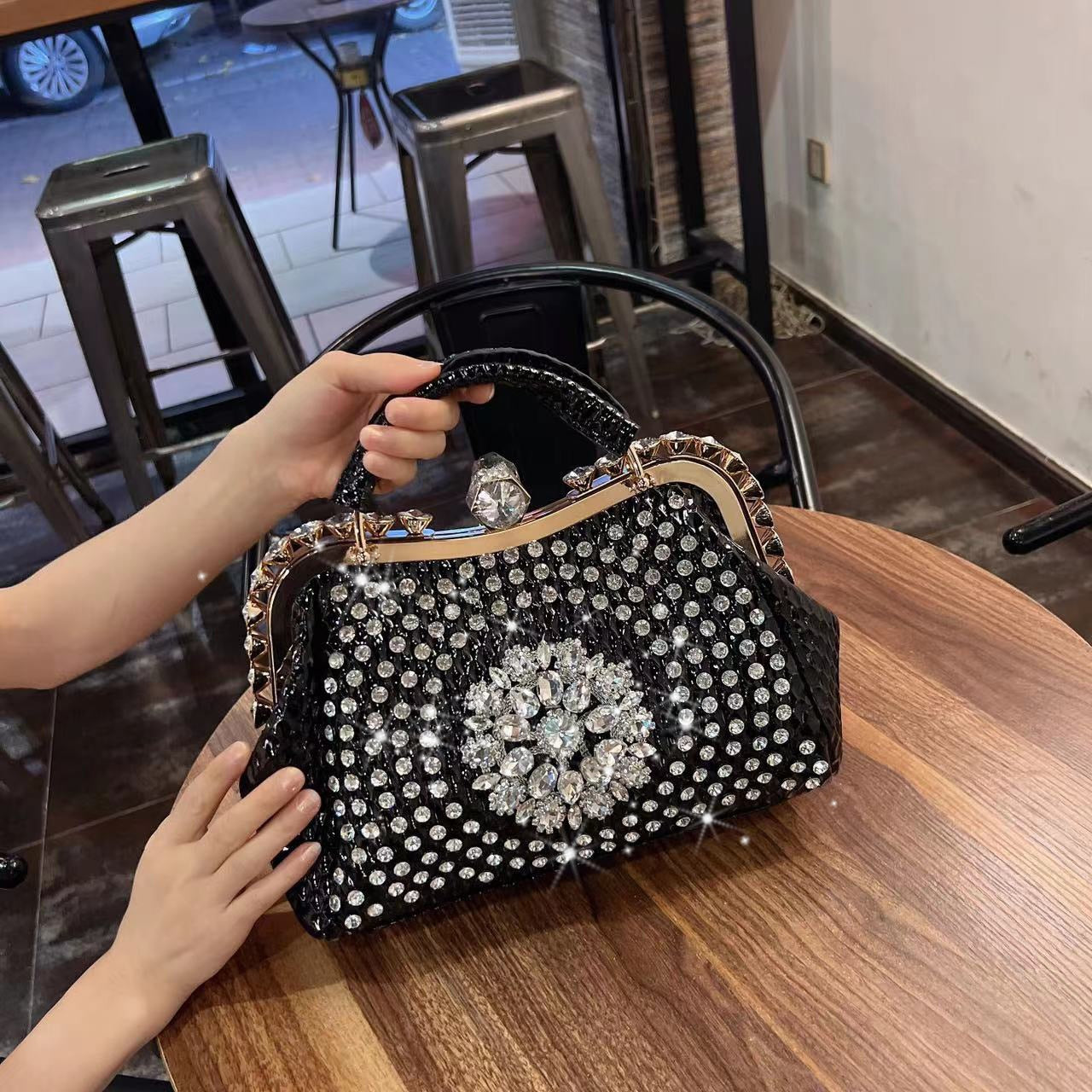 2022 New Luxury Fashion Diamonds Women&#39;s Handbags Leather Design Clip Rhinestone Bag Portable Tote Shoulder Messenger Bags - Executive-Skincare