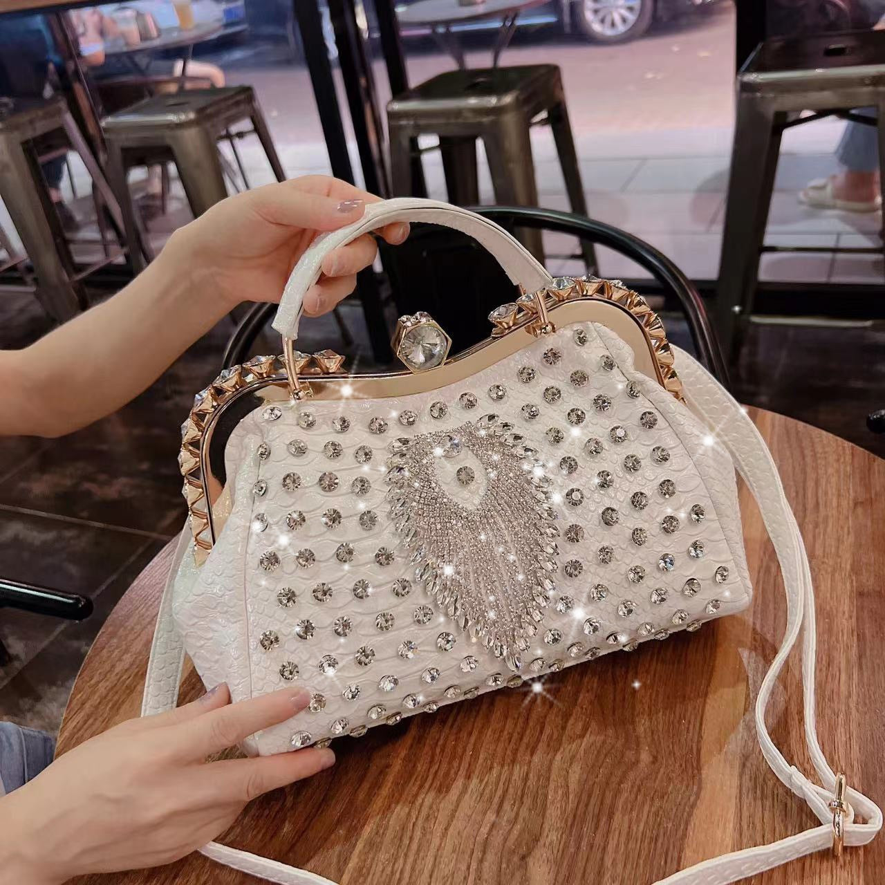 2022 New Luxury Fashion Diamonds Women&#39;s Handbags Leather Design Clip Rhinestone Bag Portable Tote Shoulder Messenger Bags - Executive-Skincare