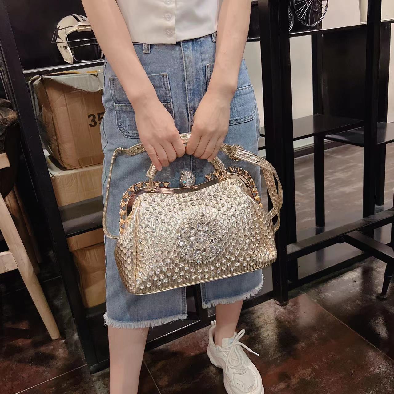 2022 New Luxury Fashion Diamonds Women&#39;s Handbags Leather Design Clip Rhinestone Bag Portable Tote Shoulder Messenger Bags - Executive-Skincare