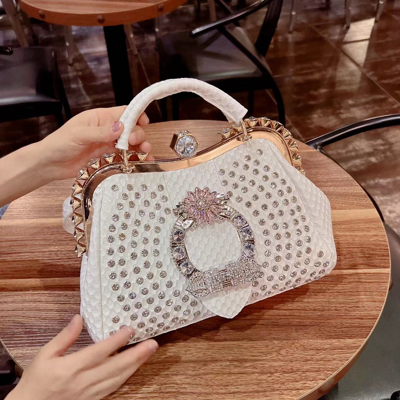 2022 New Luxury Fashion Diamonds Women&#39;s Handbags Leather Design Clip Rhinestone Bag Portable Tote Shoulder Messenger Bags - Executive-Skincare